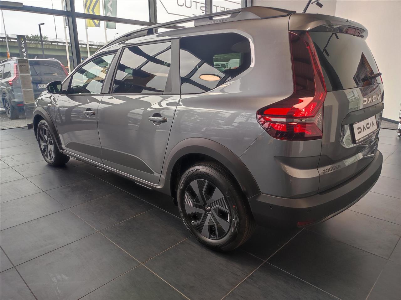 Dacia JOGGER Jogger 1.6 Full Hybrid 140 Expression MMT 7os. 2024